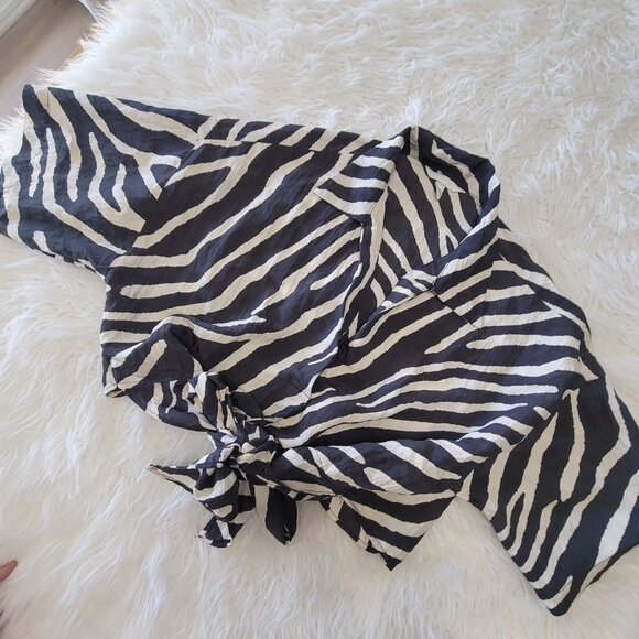 H&M Womens Crop Animal Print Lightweight Blouse Wrap Around Sz M Brown - Picture 4 of 10